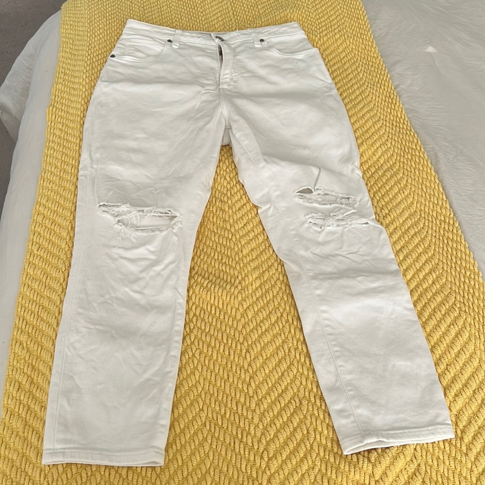 Abercrombie & Fitch - super skinny ankle high rise white ripped jean